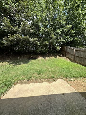 272 Executive Ave Apt A, Clarksville, TN 37042