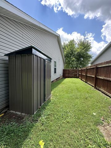 272 Executive Ave Apt A, Clarksville, TN 37042