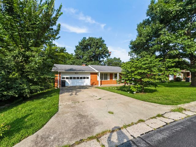 2218 BLUFF BLVD, Columbia, MO 65201
