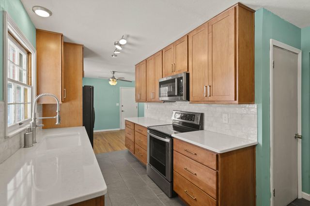 2218 BLUFF BLVD, Columbia, MO 65201
