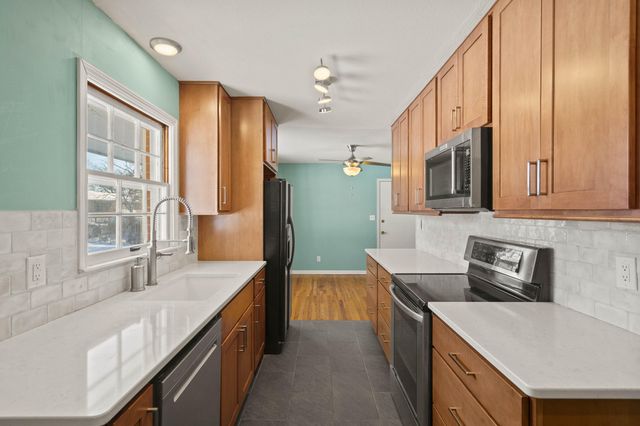 2218 BLUFF BLVD, Columbia, MO 65201