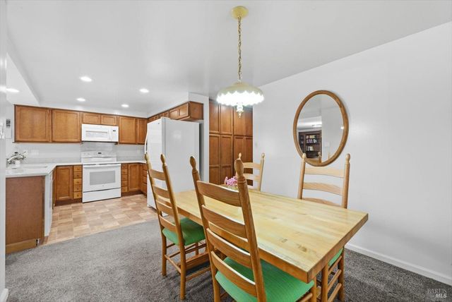 3378 Twin Oaks Dr, Napa, CA 94558