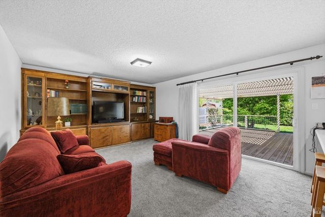 3378 Twin Oaks Dr, Napa, CA 94558