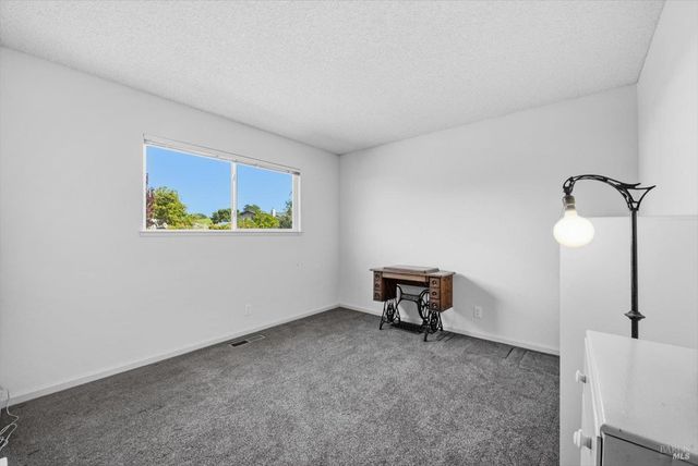 3378 Twin Oaks Dr, Napa, CA 94558