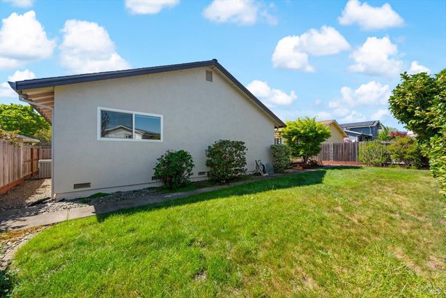 3378 Twin Oaks Dr, Napa, CA 94558