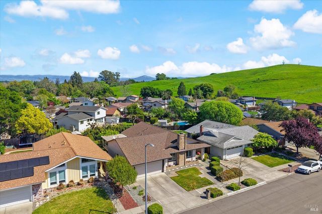 3378 Twin Oaks Dr, Napa, CA 94558