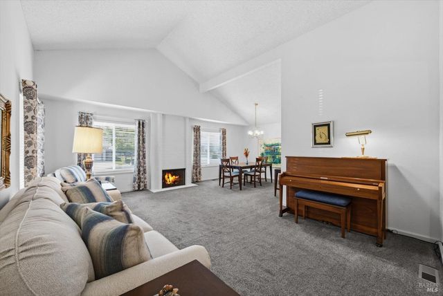 3378 Twin Oaks Dr, Napa, CA 94558