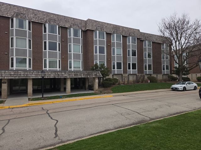 400 THAMES Parkway 2K, Park Ridge, IL 60068