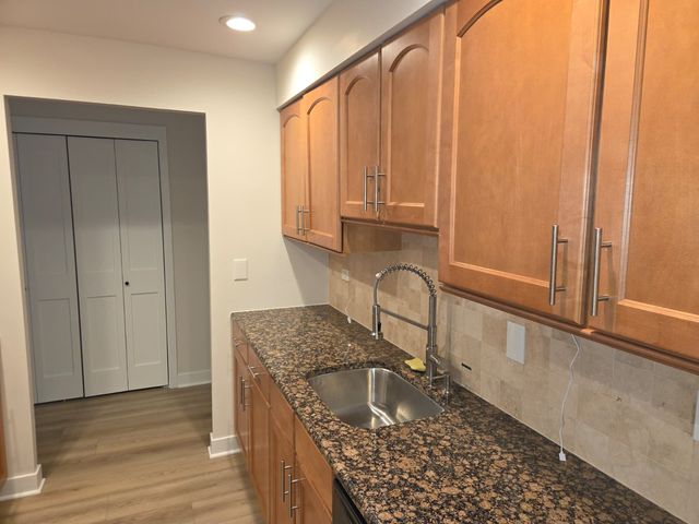 400 THAMES Parkway 2K, Park Ridge, IL 60068