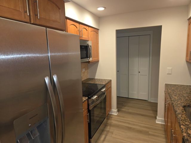 400 THAMES Parkway 2K, Park Ridge, IL 60068