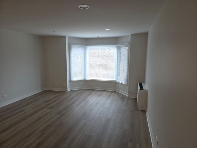 400 THAMES Parkway 2K, Park Ridge, IL 60068