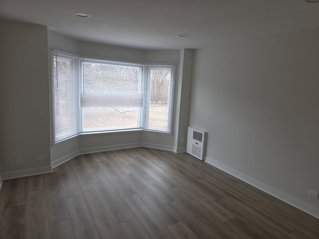 400 THAMES Parkway 2K, Park Ridge, IL 60068