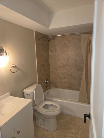 400 THAMES Parkway 2K, Park Ridge, IL 60068