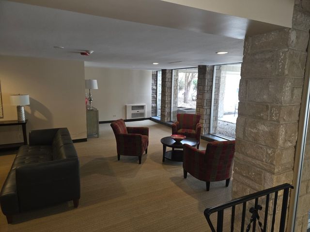 400 THAMES Parkway 2K, Park Ridge, IL 60068