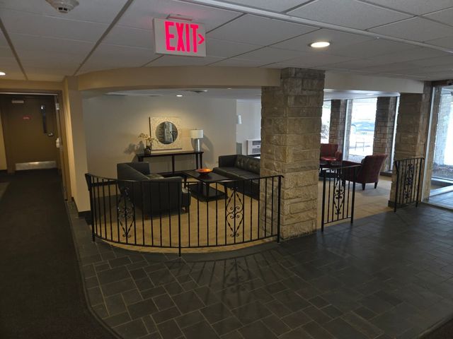 400 THAMES Parkway 2K, Park Ridge, IL 60068