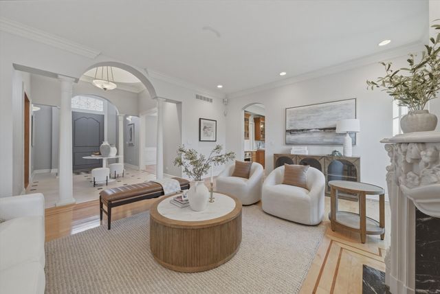 11361 W Plainfield Road, Indian Head Park, IL 60525