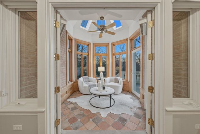 11361 W Plainfield Road, Indian Head Park, IL 60525