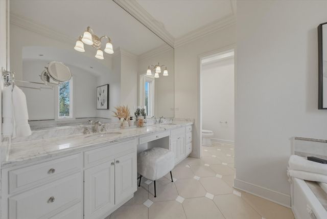 11361 W Plainfield Road, Indian Head Park, IL 60525