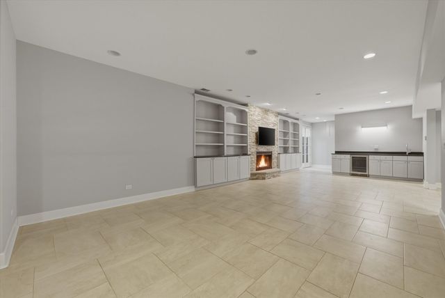 11361 W Plainfield Road, Indian Head Park, IL 60525