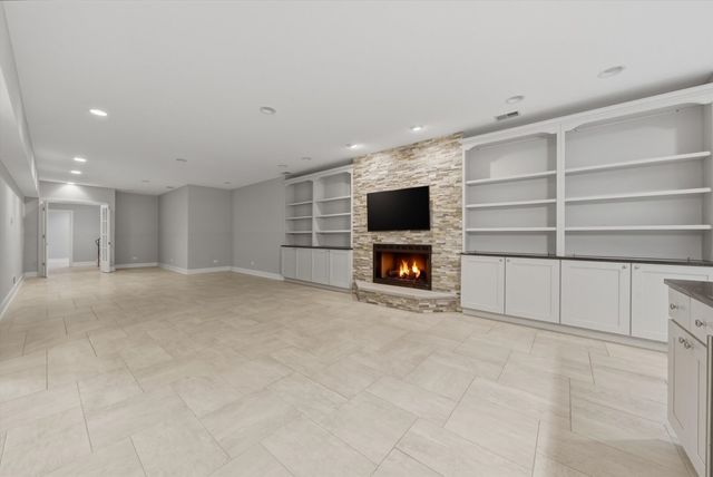 11361 W Plainfield Road, Indian Head Park, IL 60525