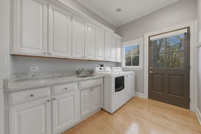 11361 W Plainfield Road, Indian Head Park, IL 60525