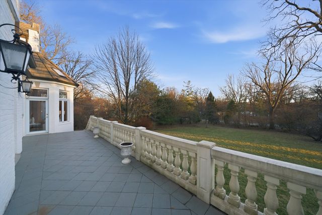 11361 W Plainfield Road, Indian Head Park, IL 60525