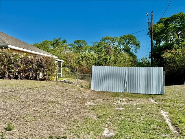 103 E 11th ST, Lehigh Acres, FL 33972