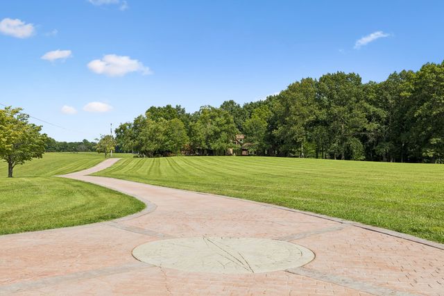 3225 Pinson School Rd, Greenbrier, TN 37073
