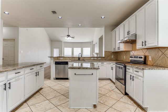 610 Crockett Drive, Lavon, TX 75166
