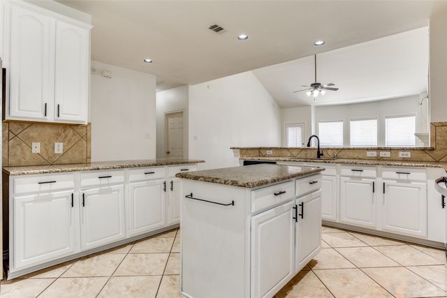 610 Crockett Drive, Lavon, TX 75166