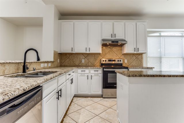 610 Crockett Drive, Lavon, TX 75166