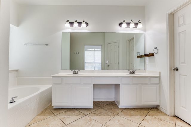 610 Crockett Drive, Lavon, TX 75166