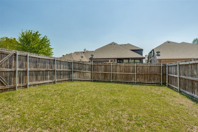 610 Crockett Drive, Lavon, TX 75166