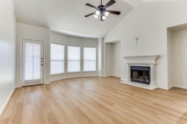 610 Crockett Drive, Lavon, TX 75166