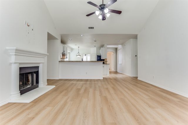 610 Crockett Drive, Lavon, TX 75166