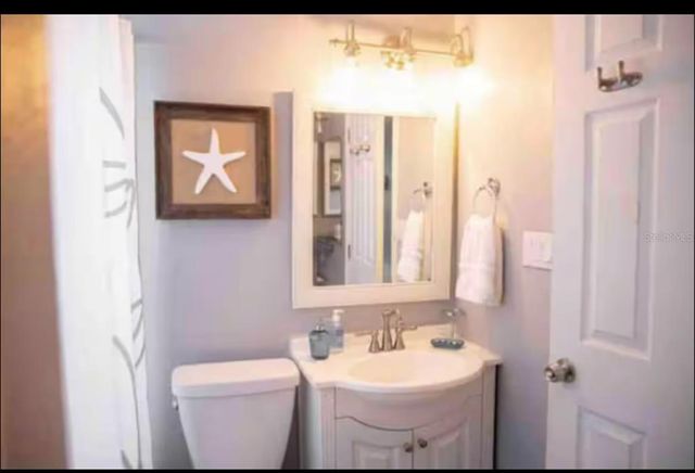 10405 N WOODMERE ROAD, Tampa, FL 33617