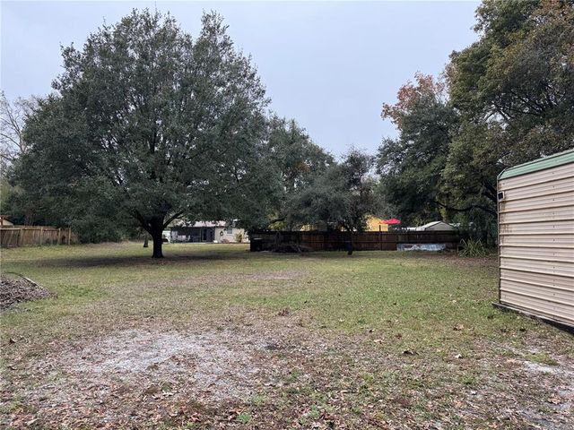 10405 N WOODMERE ROAD, Tampa, FL 33617