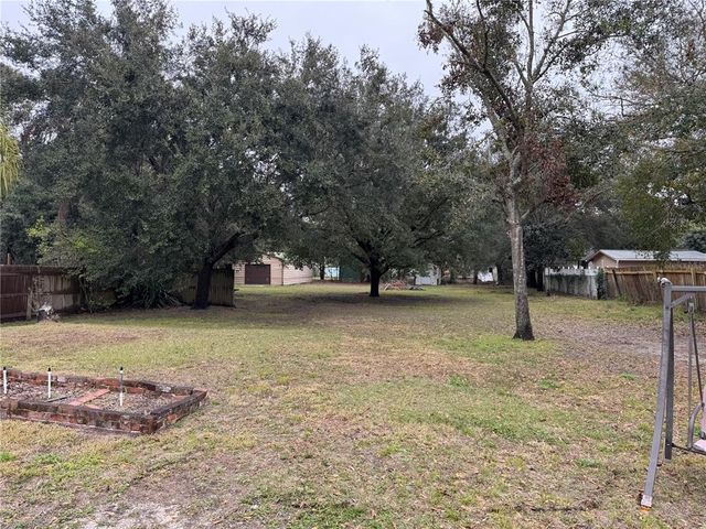 10405 N WOODMERE ROAD, Tampa, FL 33617