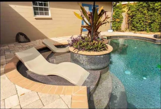 10405 N WOODMERE ROAD, Tampa, FL 33617