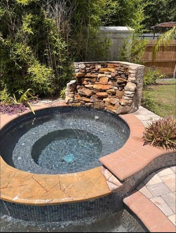 10405 N WOODMERE ROAD, Tampa, FL 33617