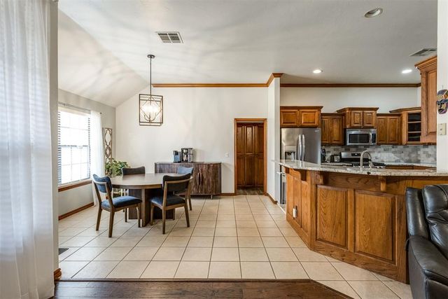 821 W Cabillo Way, Mustang, OK 73064