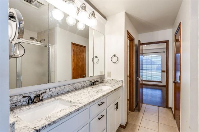 821 W Cabillo Way, Mustang, OK 73064