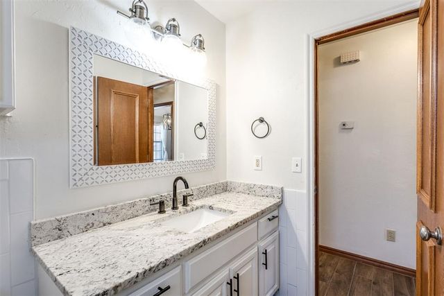 821 W Cabillo Way, Mustang, OK 73064