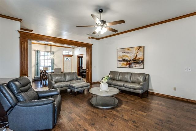 821 W Cabillo Way, Mustang, OK 73064