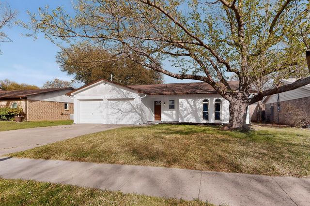 6820 Mickey Drive, Watauga, TX 76148