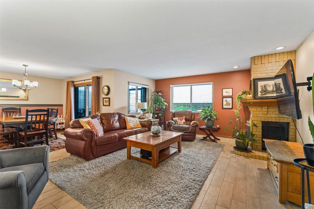 3667 Grand Avenue 2, Des Moines, IA 50312