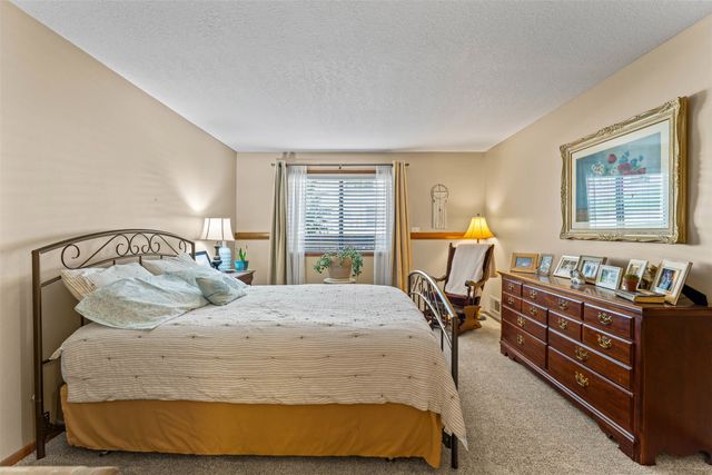 3667 Grand Avenue 2, Des Moines, IA 50312