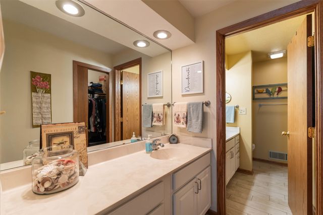 3667 Grand Avenue 2, Des Moines, IA 50312