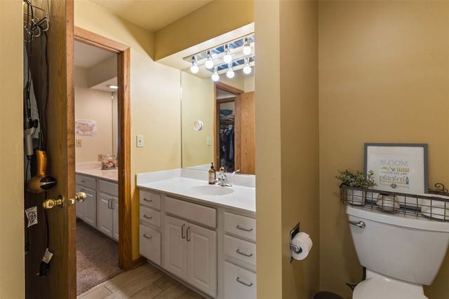 3667 Grand Avenue 2, Des Moines, IA 50312