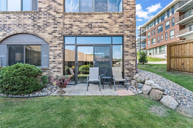 3667 Grand Avenue 2, Des Moines, IA 50312